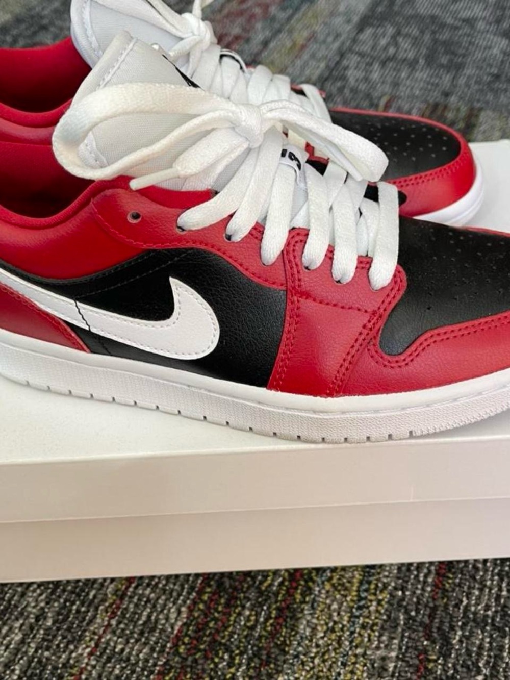 Nike Men’s Low-Top Sneaker in Red/Black/White